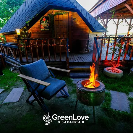 Bungalow Green Love